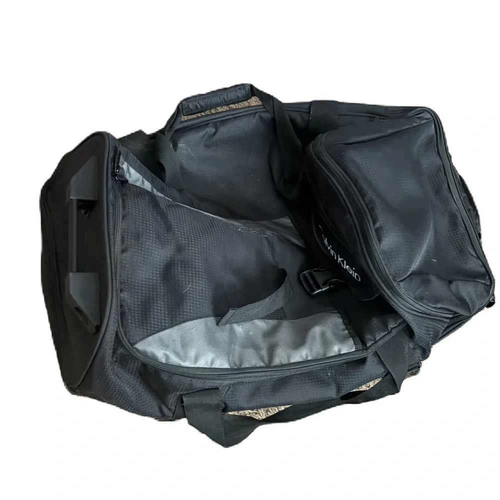 Calvin Klein Roller Duffle Bag Suit Case Black Large Expanding Handle Travel